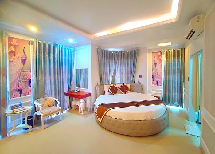 Khách sạn Blue Diamond Hạ Long